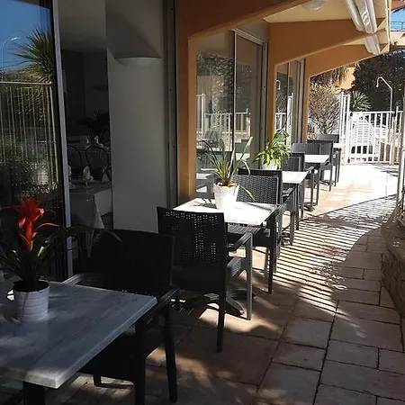 فندق Albizzia فالراس بلاج